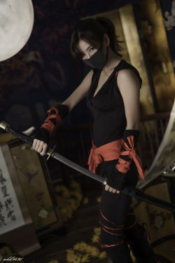 美女热吻